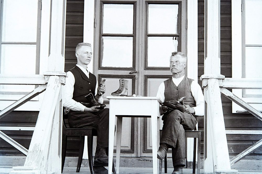 5303_047_valmis Kaksi suutaria v. 1910-1920. Kuva: Kustaa Kaunonen / KUHMU