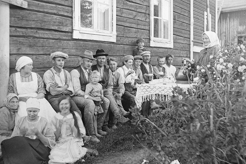 5305_055_valmis_netti За кофе на природе, 1910-1920 гг. Снимок: Кустаа Каунонен / КУХМУ