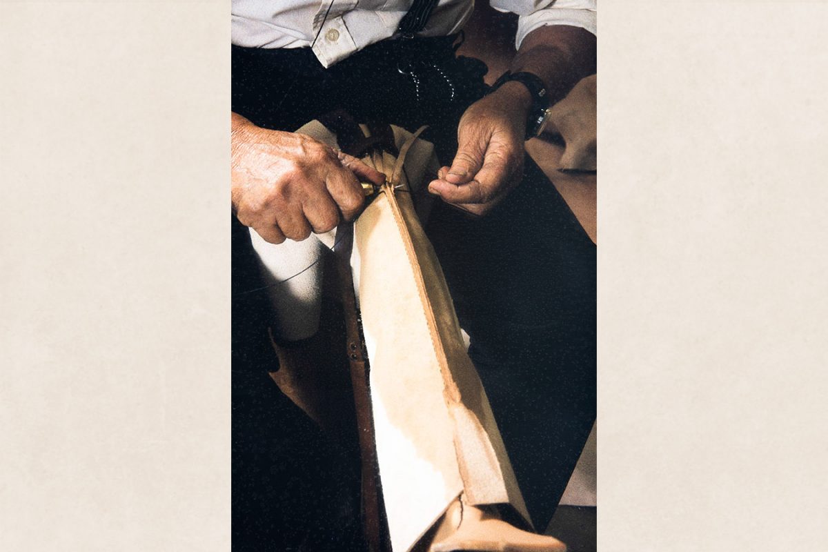 18_2282_052 The back seam of the shaft is almost complete, 1982. Photo: Kari Jämsén / KUHMU