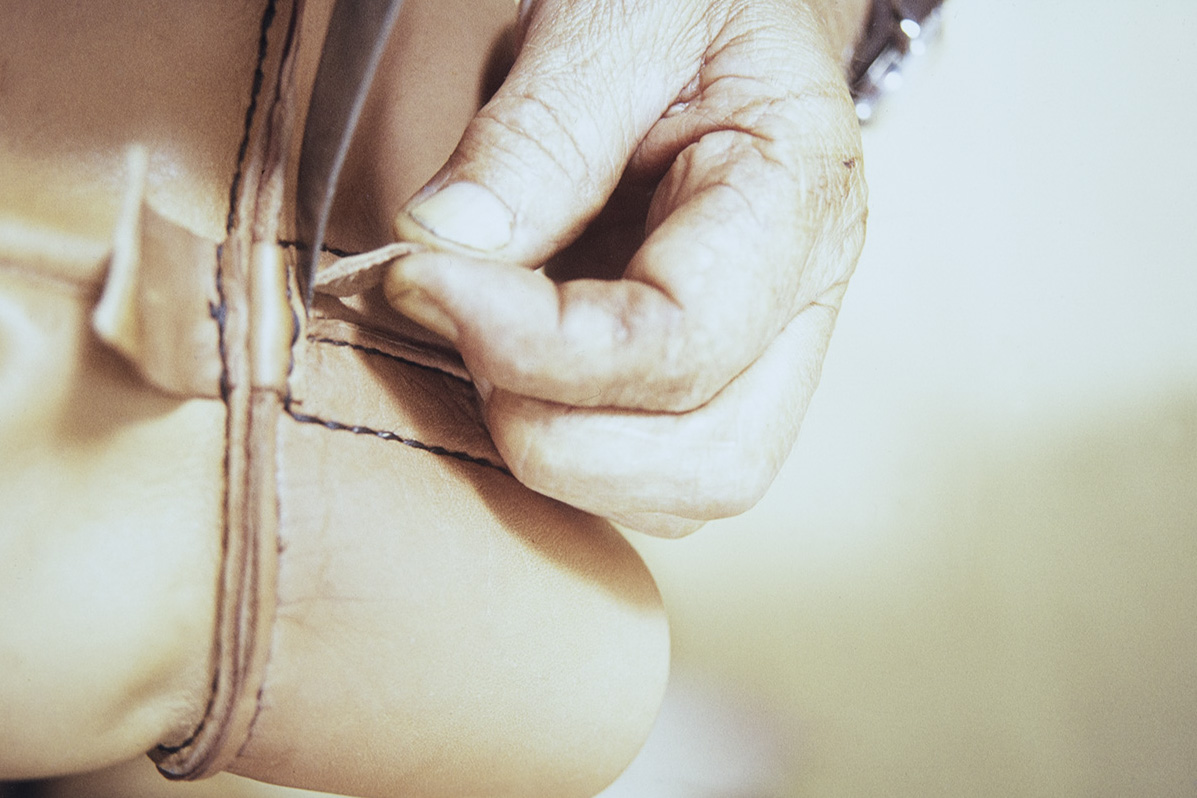 38_2282_101_valmis_netti Излишки кожи срезаются сзади , 1982 г. Снимок: Кари Ямсен / КУХМУ