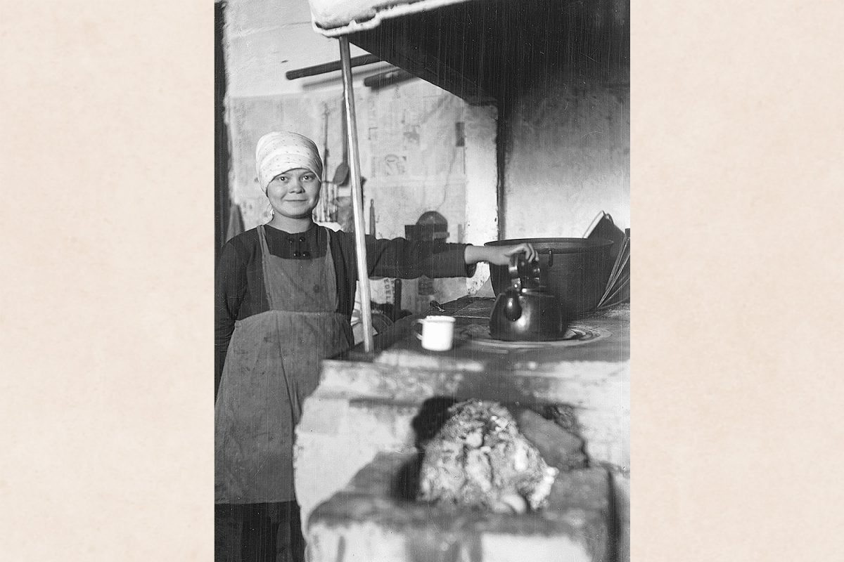 4630,268_valmis_netti Coffee cook in Kuopio, 1925-1935. Photo: Betty Väänänen / KUHMU