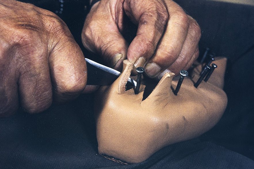 52_2282_127_valmis_netti Далее в краях вырезаются треугольники, 1982 г. Снимок: Кари Ямсен / КУХМУ