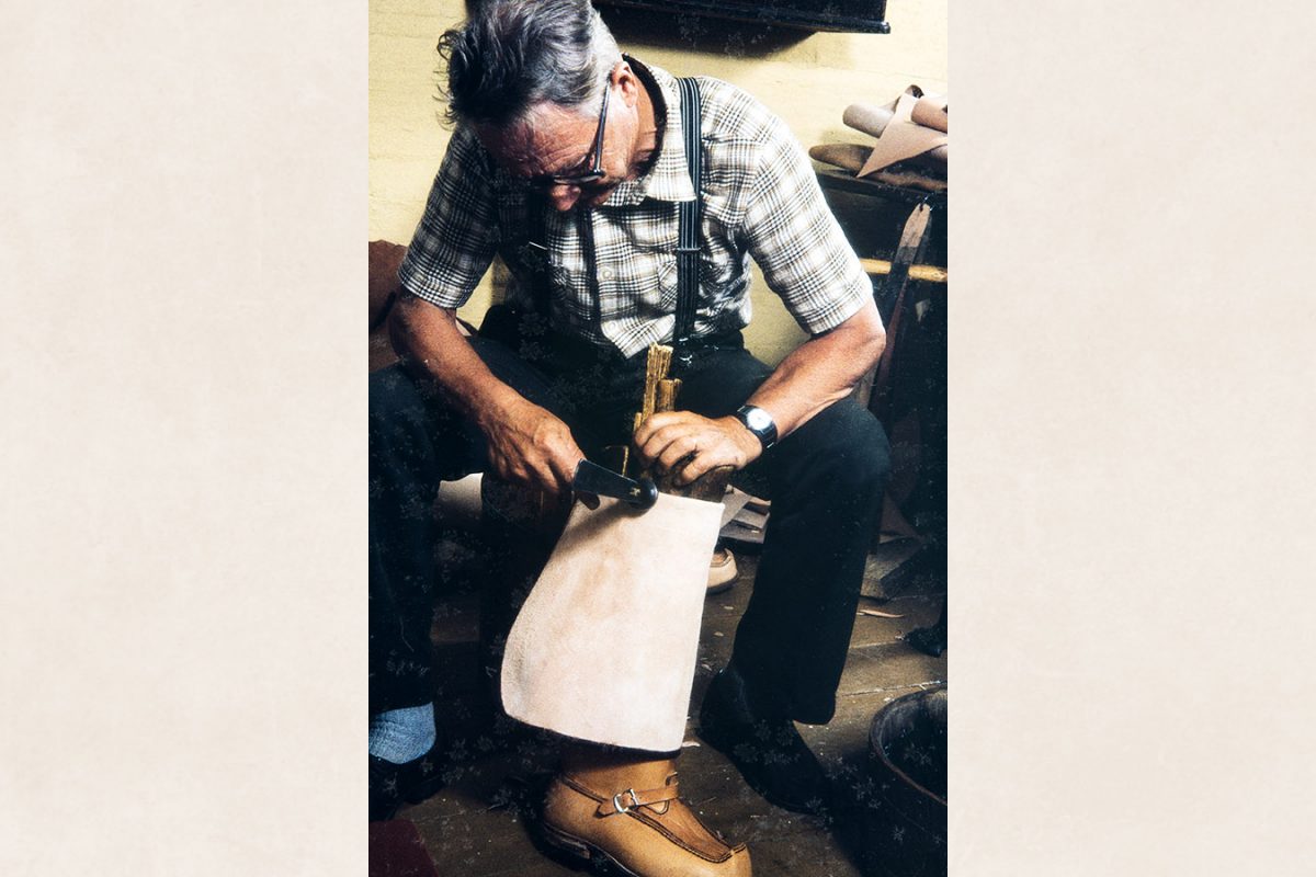 96_2282_220 Доводка с помощью молотка, 1982 г. Снимок: Кари Ямсен / КУХМУ