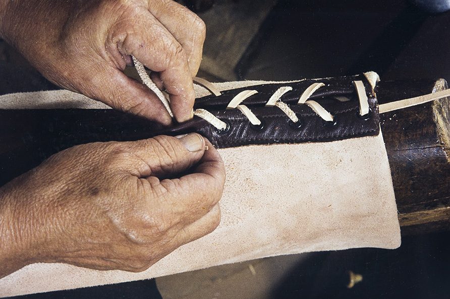 97_2282_222_valmis_netti Varren taakse laitetaan nauha v. 1982. Kuva: Kari Jämsén / KUHMU