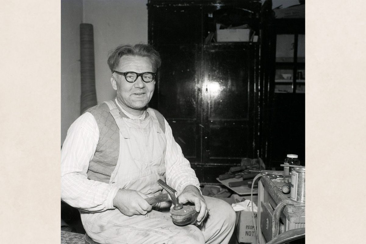 J_2274_valmis Сапожник в мастерской в санатории Вааясало, 1960 г. Снимок: Тутту Янис / КУХМУ